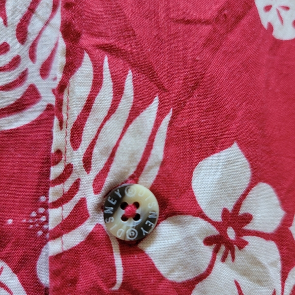 Authentic Vintage Disney Hawaiian Shirt - Picture 8 of 8